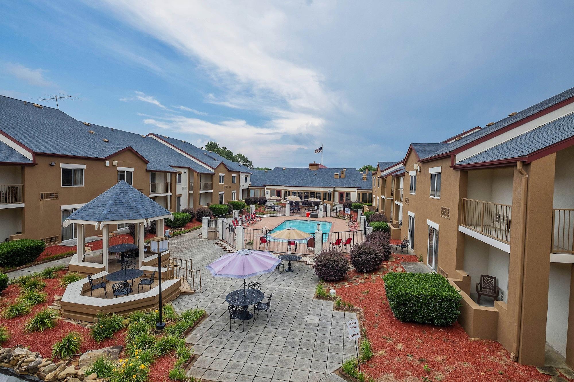 Red Roof Inn PLUS+&Suites Knoxville West - Cedar Bluff Exterior foto